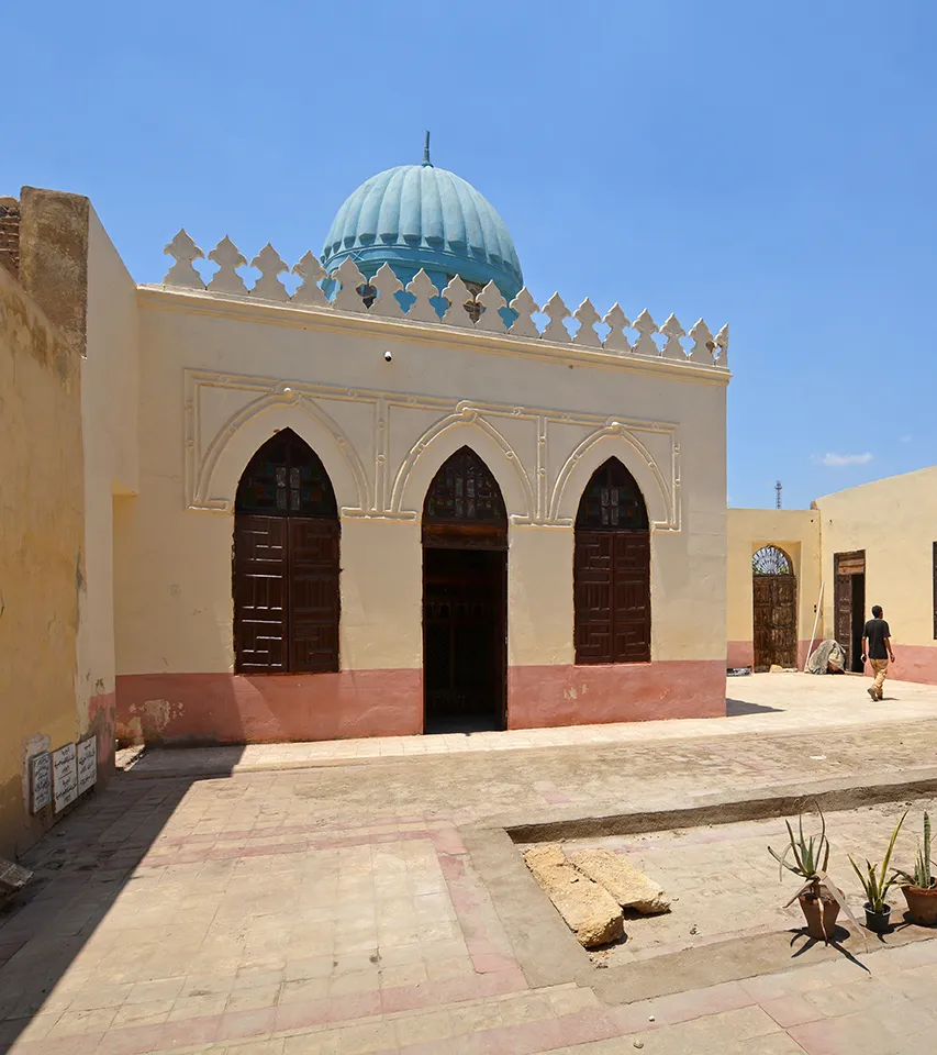 FRooms by the perimeter wall