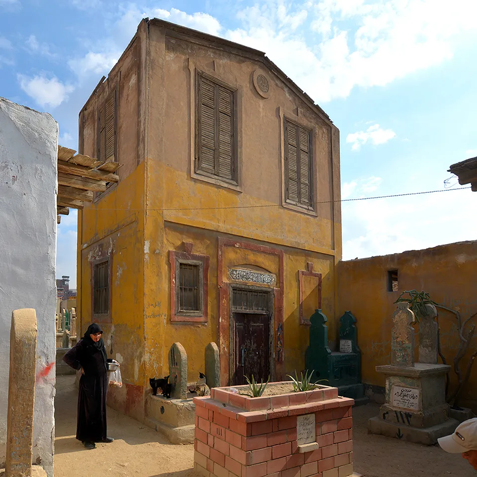 FFree-standing structure(s) inside the enclosure
